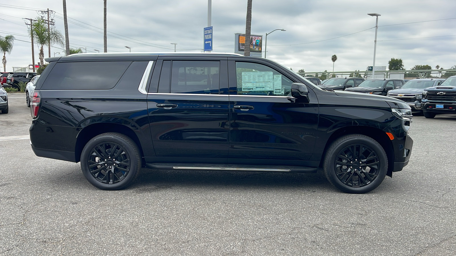 2024 Chevrolet Suburban LT 6