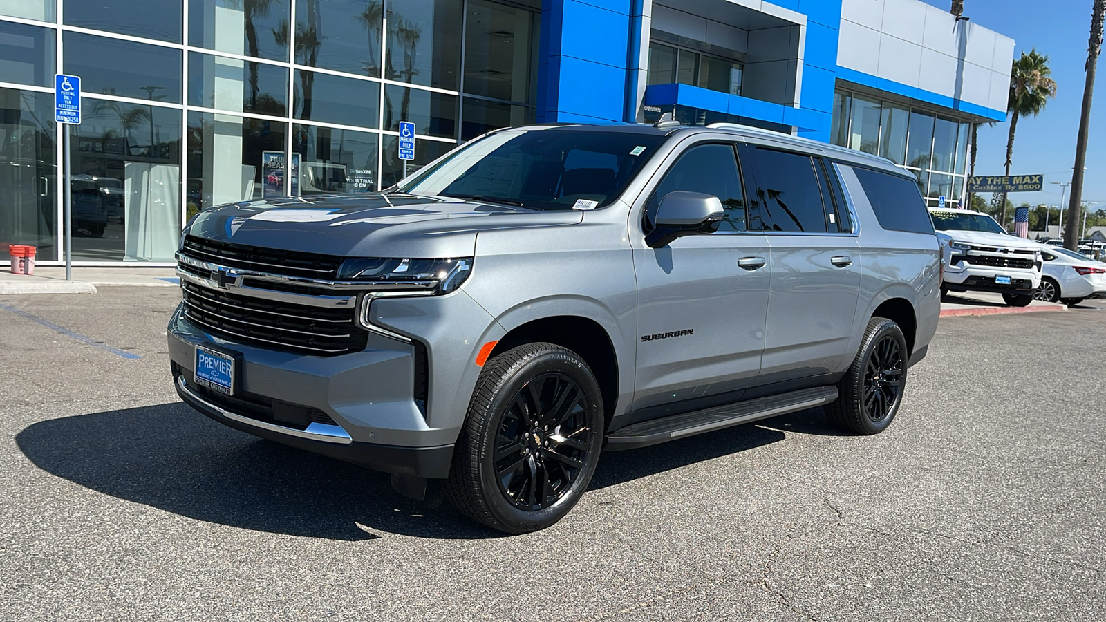 2024 Chevrolet Suburban LT 1