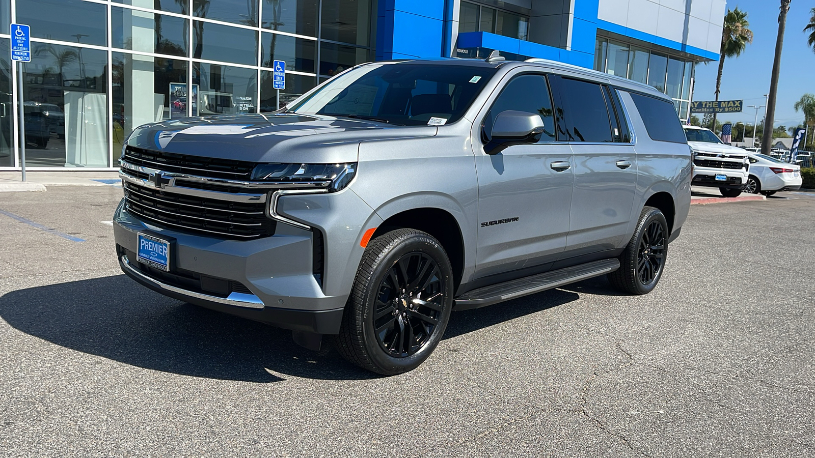 2024 Chevrolet Suburban LT 2