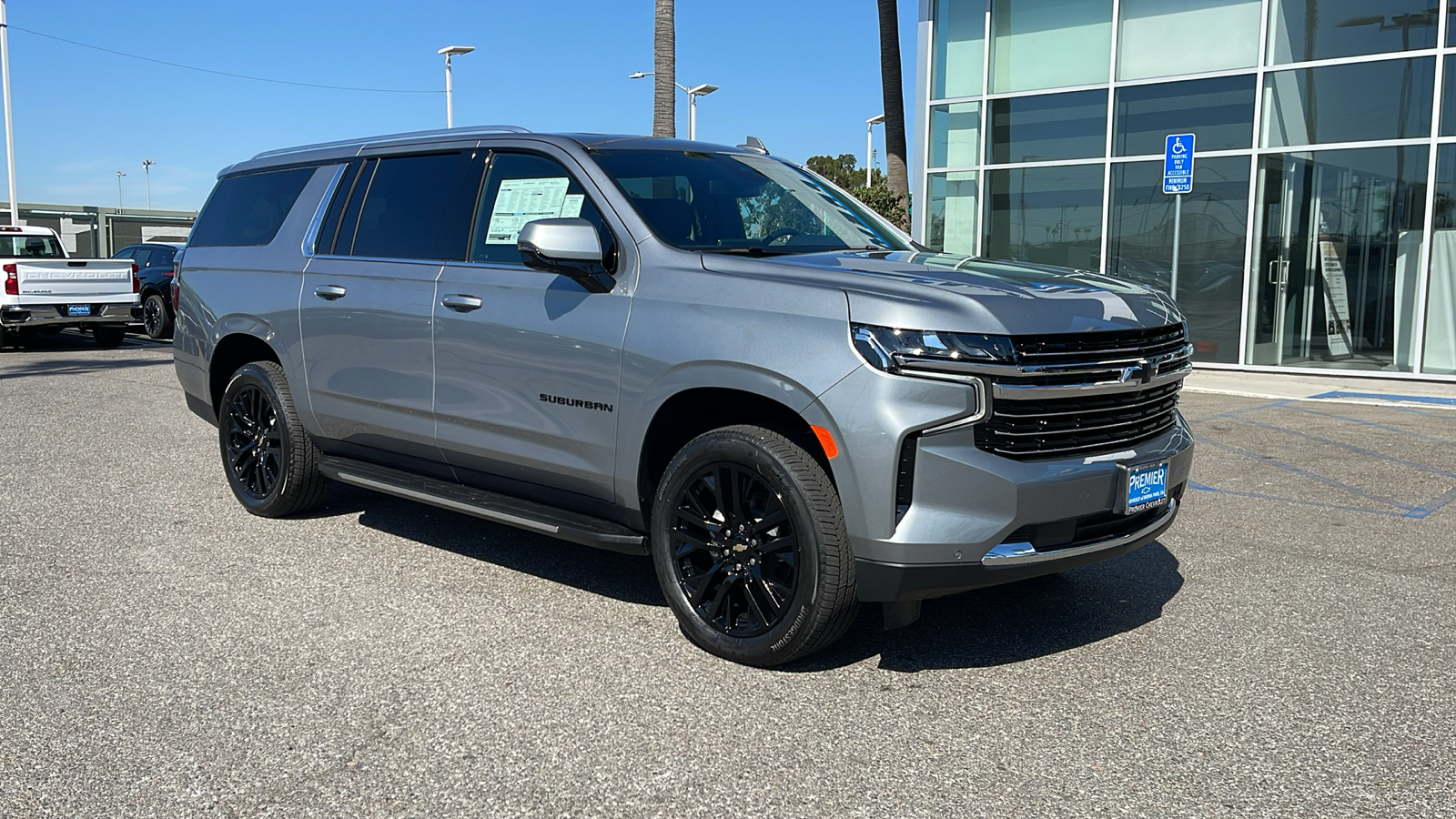 2024 Chevrolet Suburban LT 8