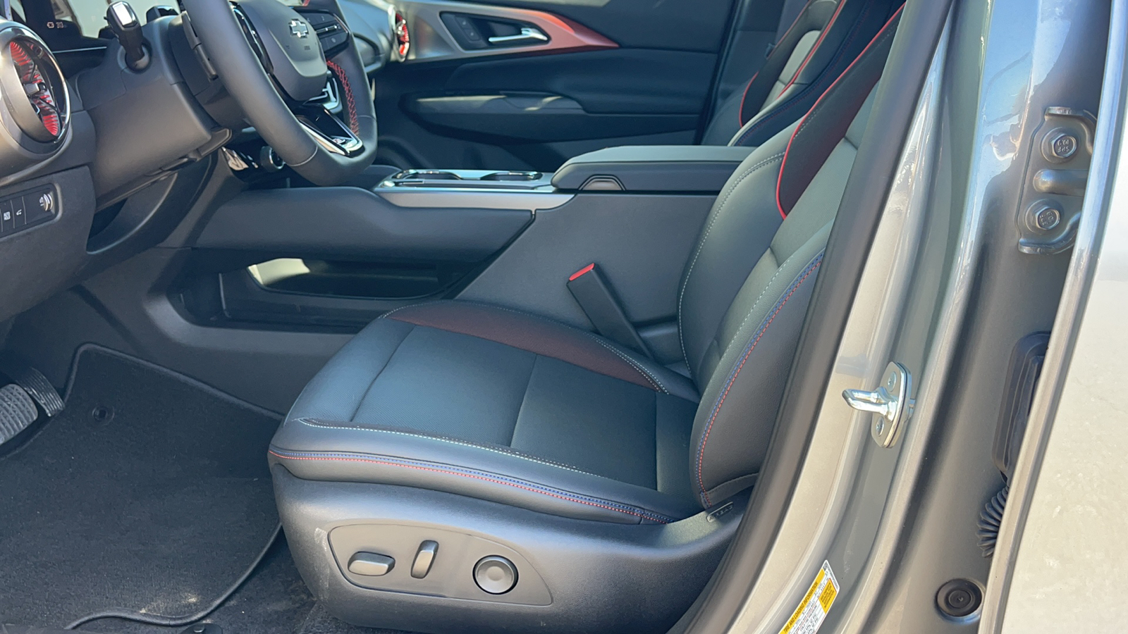 2024 Chevrolet Equinox EV RS 11