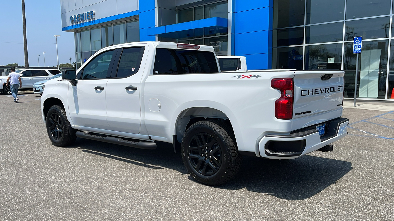 2024 Chevrolet Silverado 1500 Custom 4