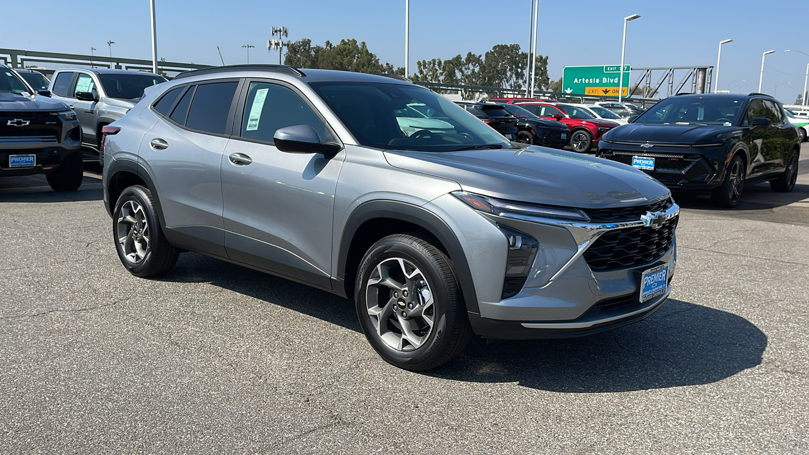 2025 Chevrolet Trax LT 8