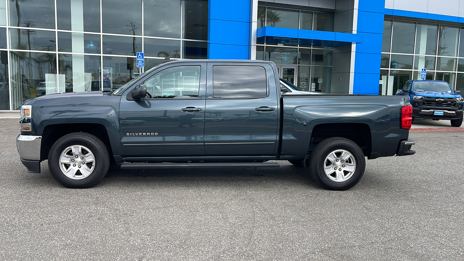 2018 Chevrolet Silverado 1500 LT 2