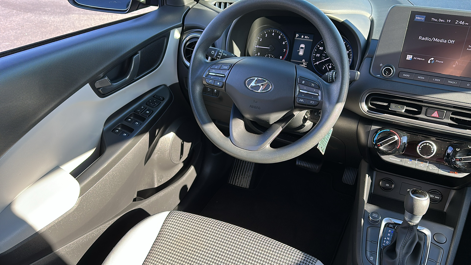 2023 Hyundai Kona  25