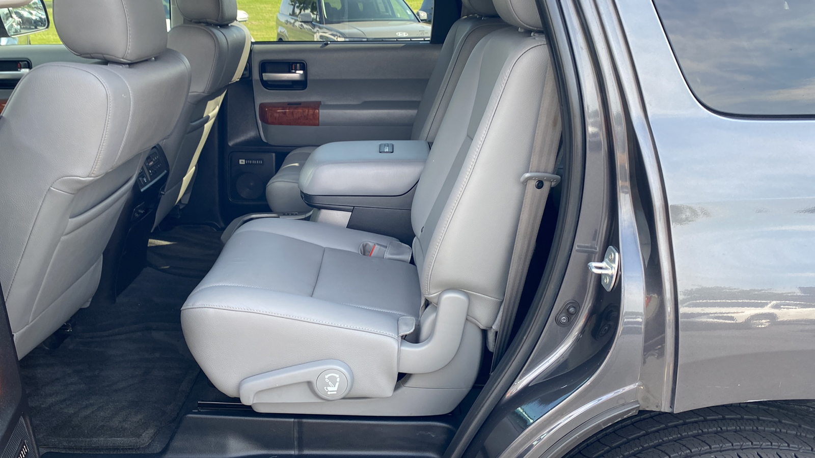 2019 Toyota Sequoia  25