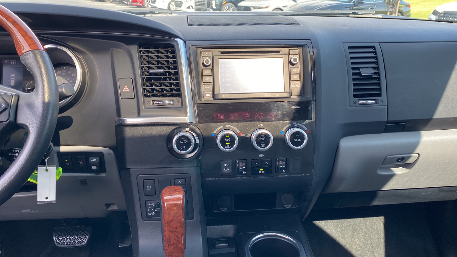 2019 Toyota Sequoia  27