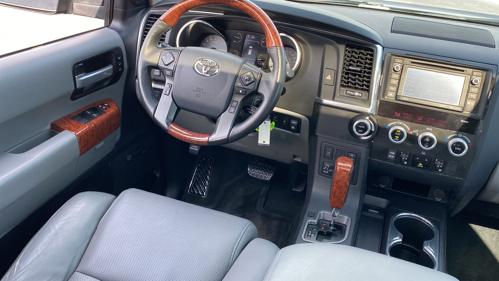 2019 Toyota Sequoia  28