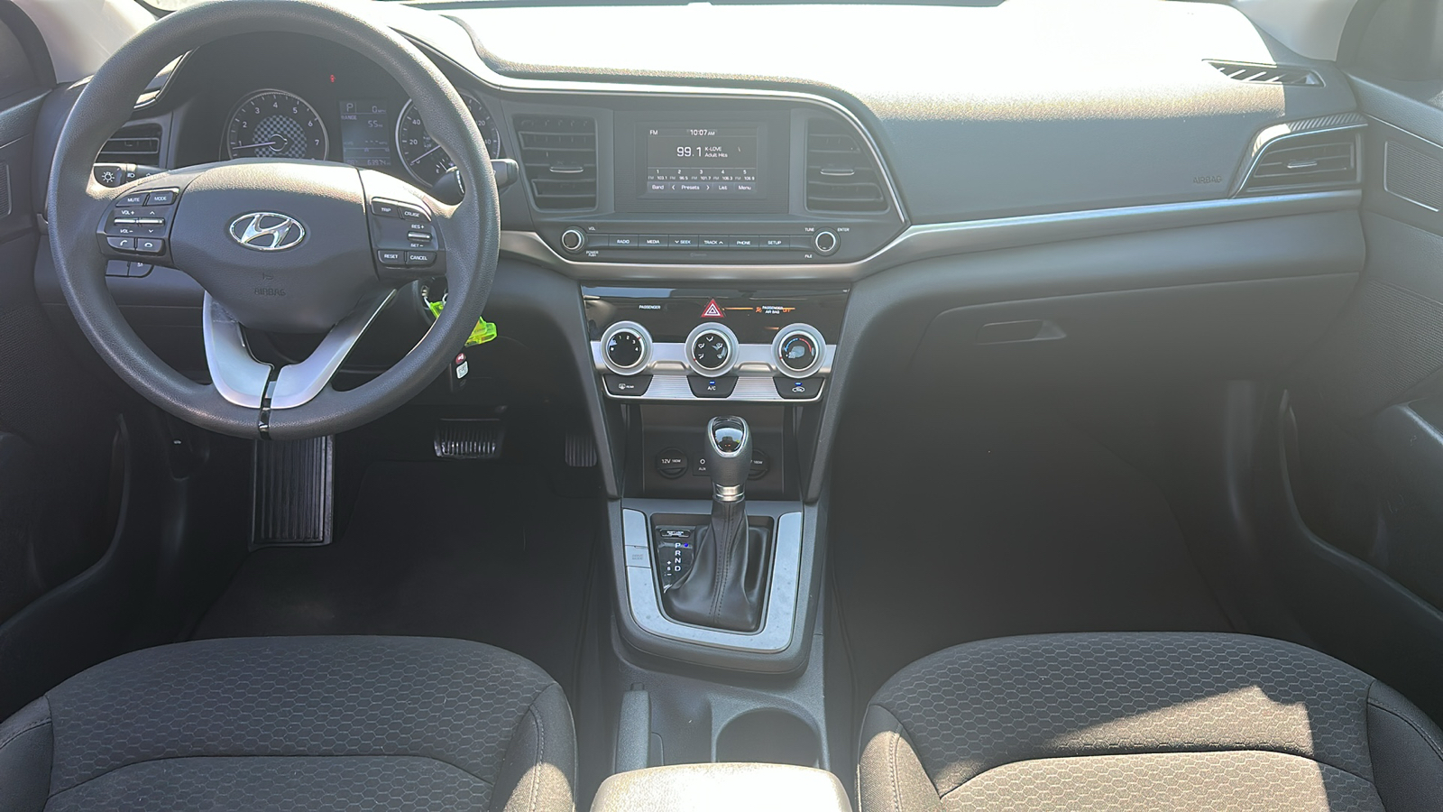 2019 Hyundai Elantra  24