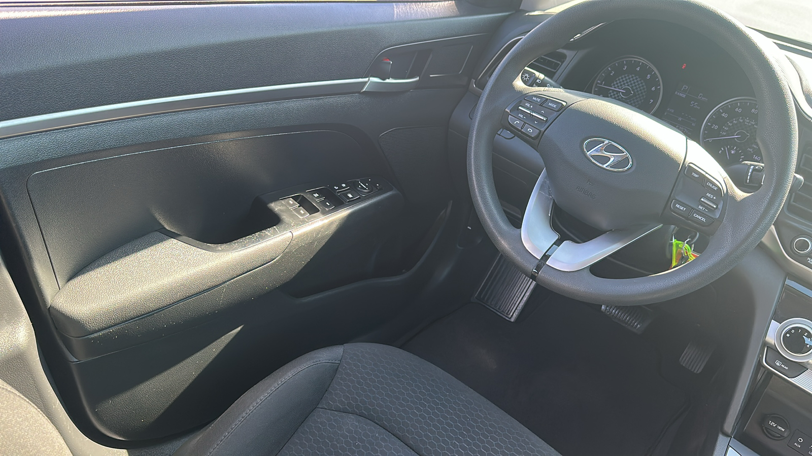 2019 Hyundai Elantra  26