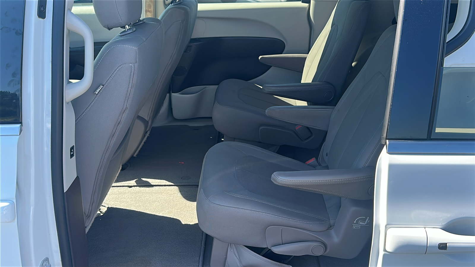 2017 Chrysler Pacifica  22