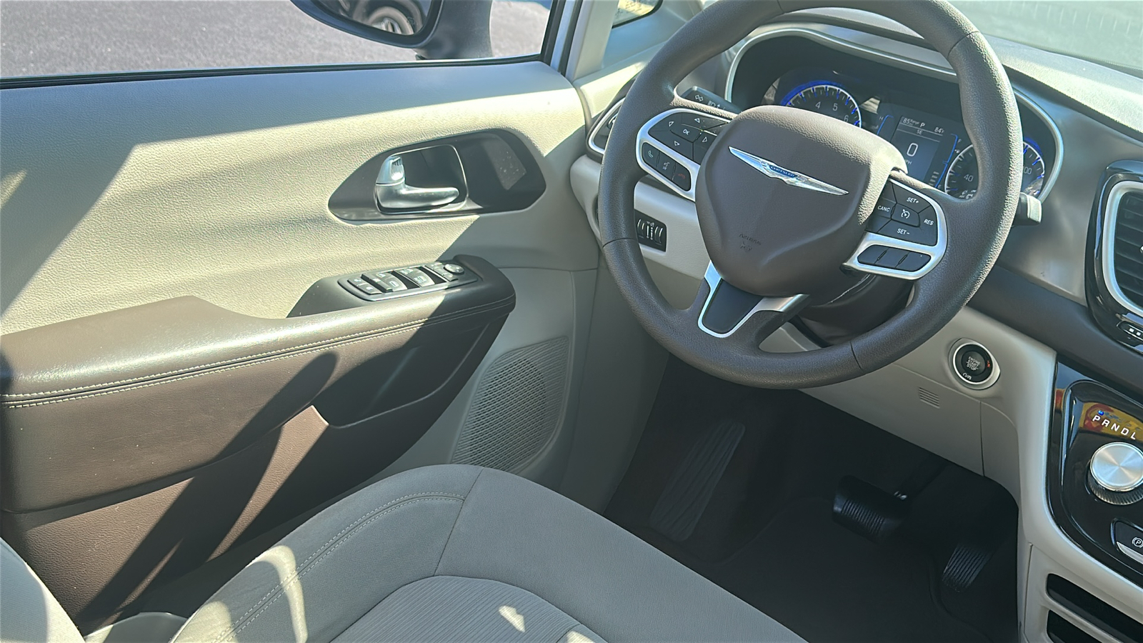 2017 Chrysler Pacifica  25