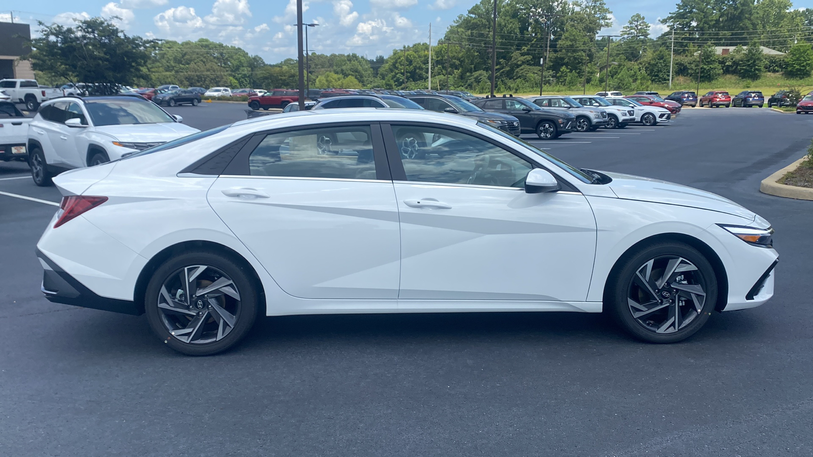 2024 Hyundai Elantra  8