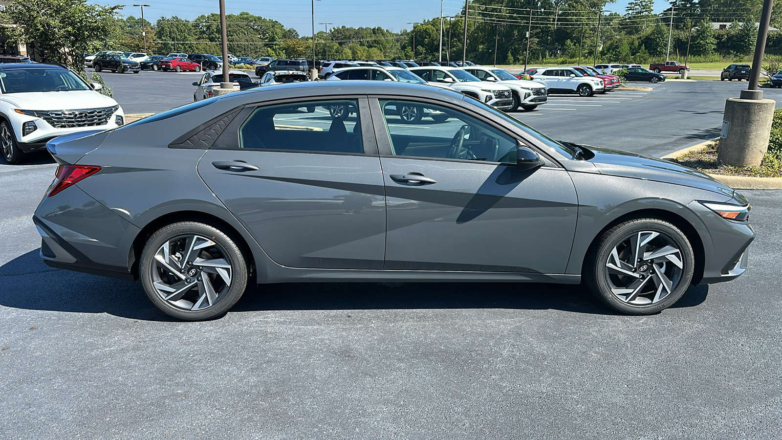 2025 Hyundai Elantra  8