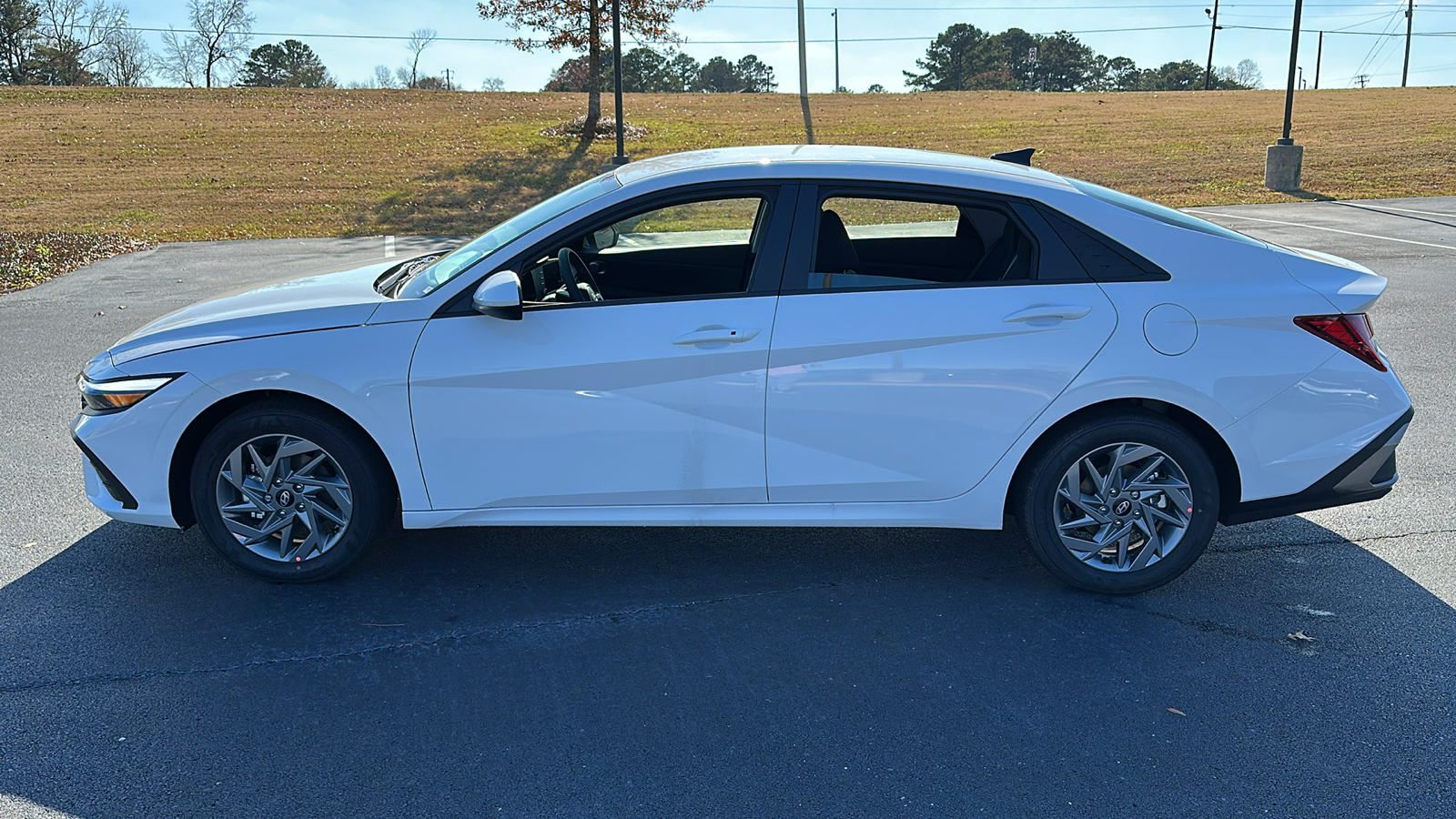 2025 Hyundai Elantra Hybrid  4