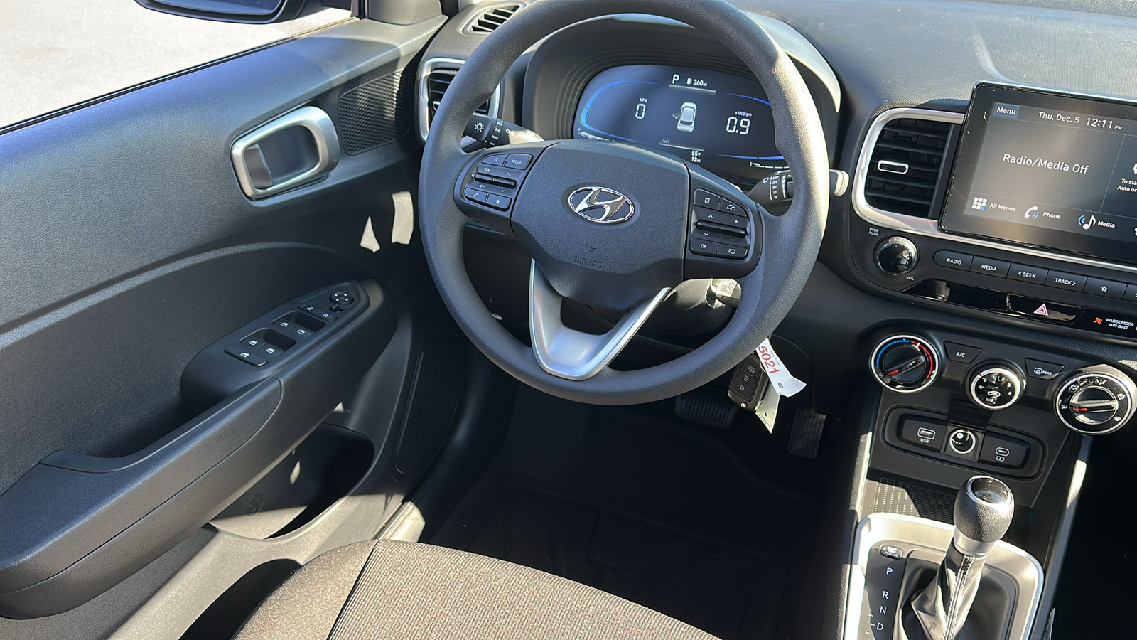 2025 Hyundai VENUE SE 26