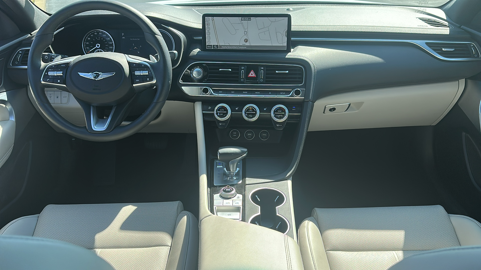 2023 Genesis G70  25