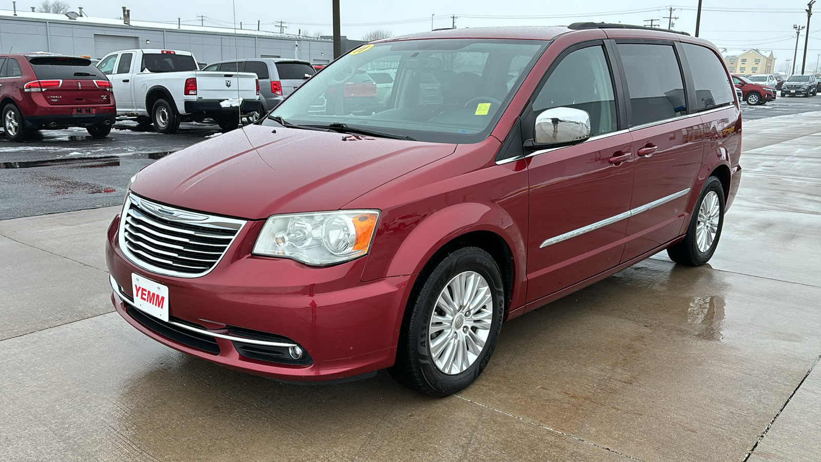 2011 CHRYSLER Town and Country  4
