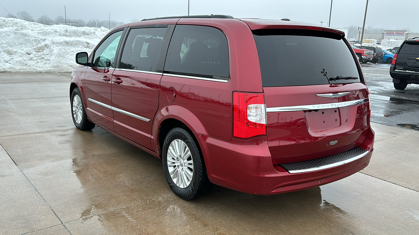 2011 CHRYSLER Town and Country  6
