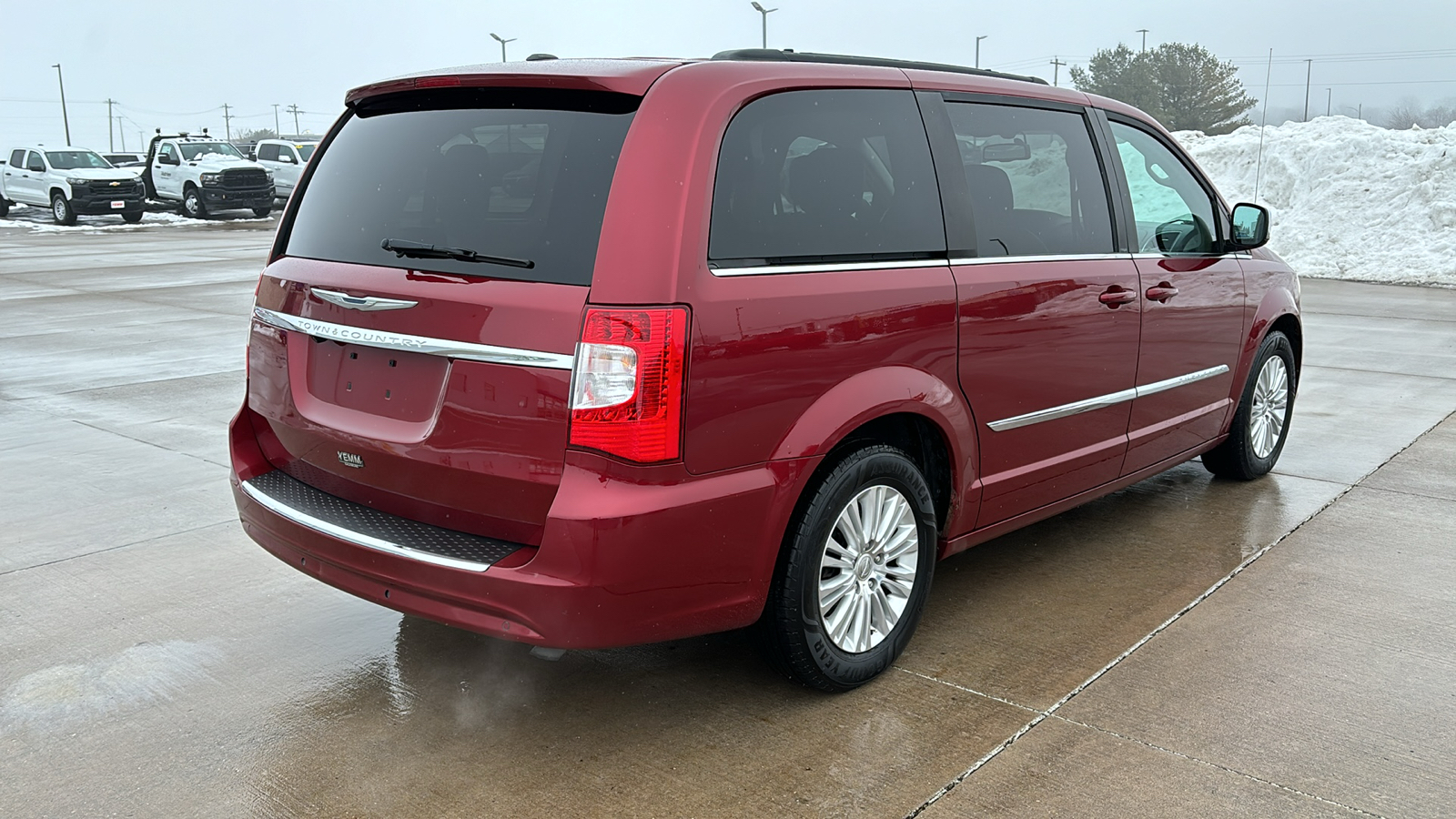 2011 CHRYSLER Town and Country  8