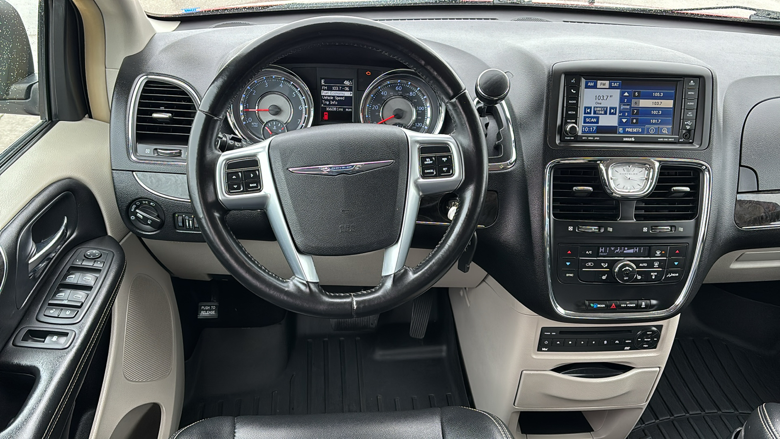 2011 CHRYSLER Town and Country  12