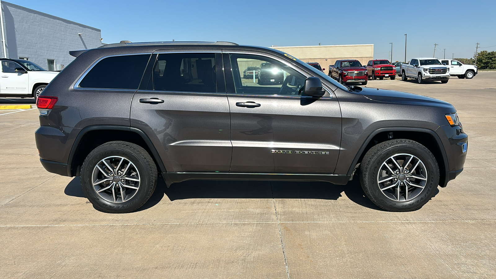 2020 Jeep Grand Cherokee Laredo E 9