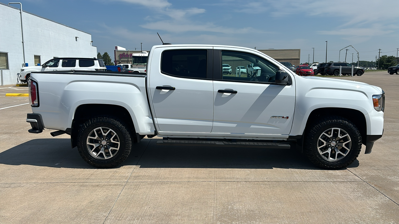2022 GMC Canyon AT4 w/Leather 9