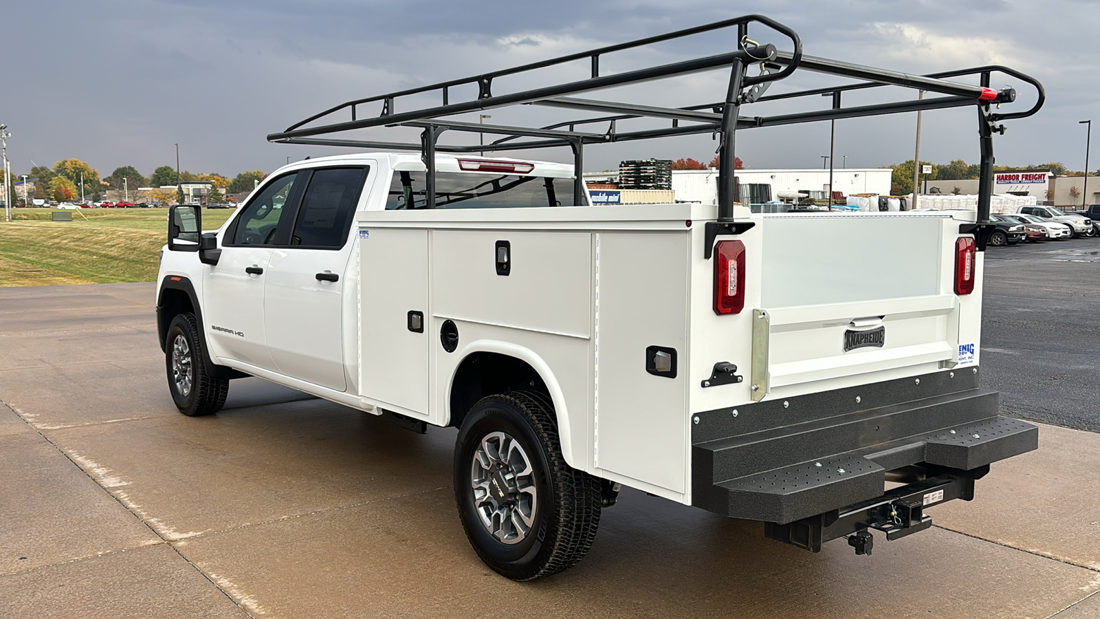 2024 GMC Sierra 3500HD Pro 6