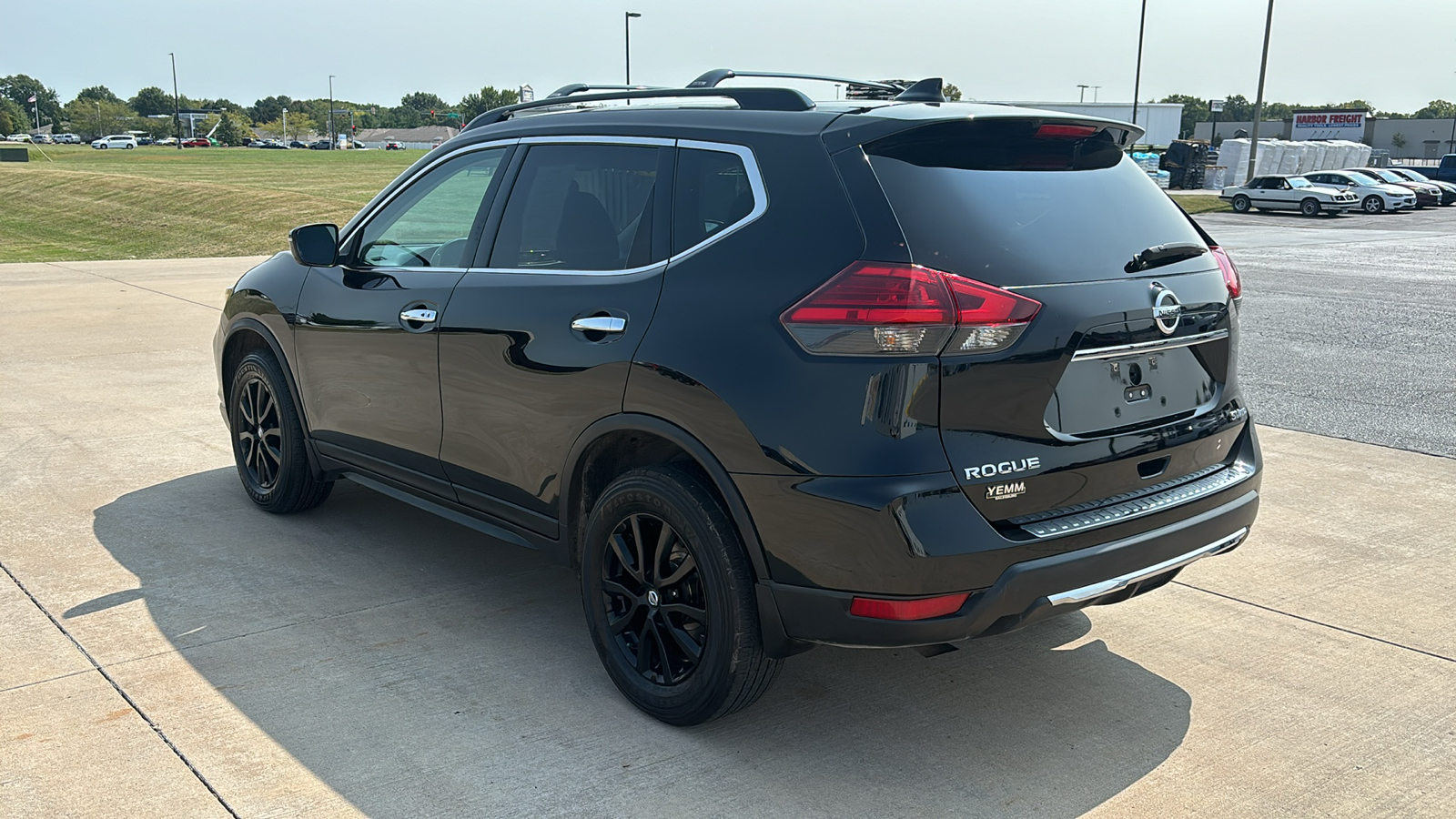 2017 Nissan Rogue SV 6