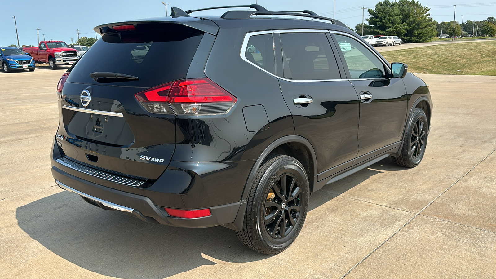 2017 Nissan Rogue SV 8