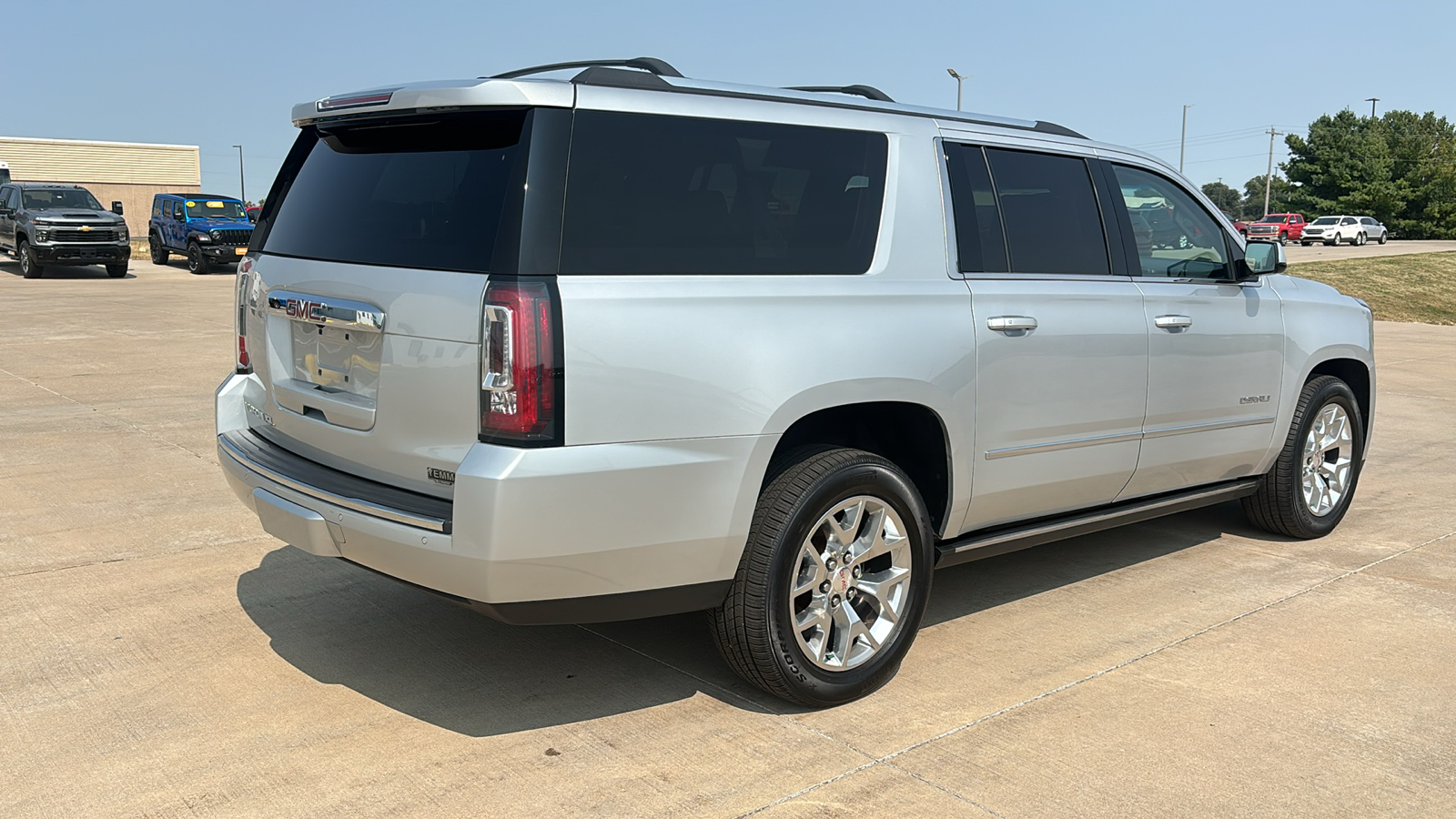 2016 GMC Yukon XL Denali 8