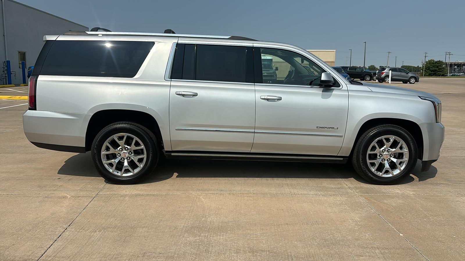 2016 GMC Yukon XL Denali 9