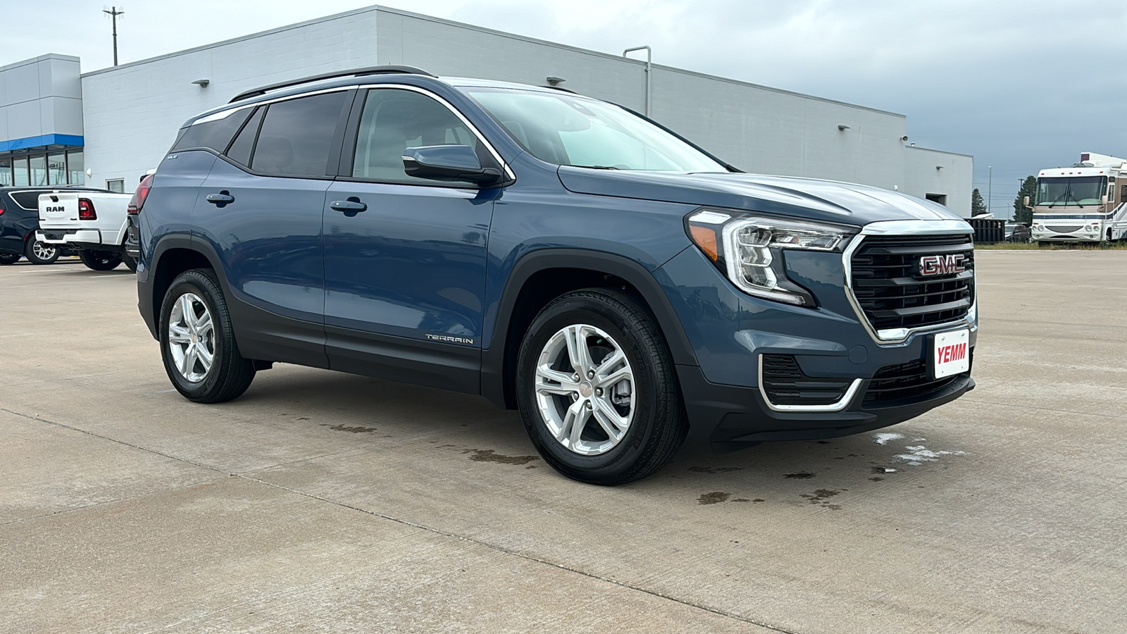 2024 GMC Terrain SLE 2