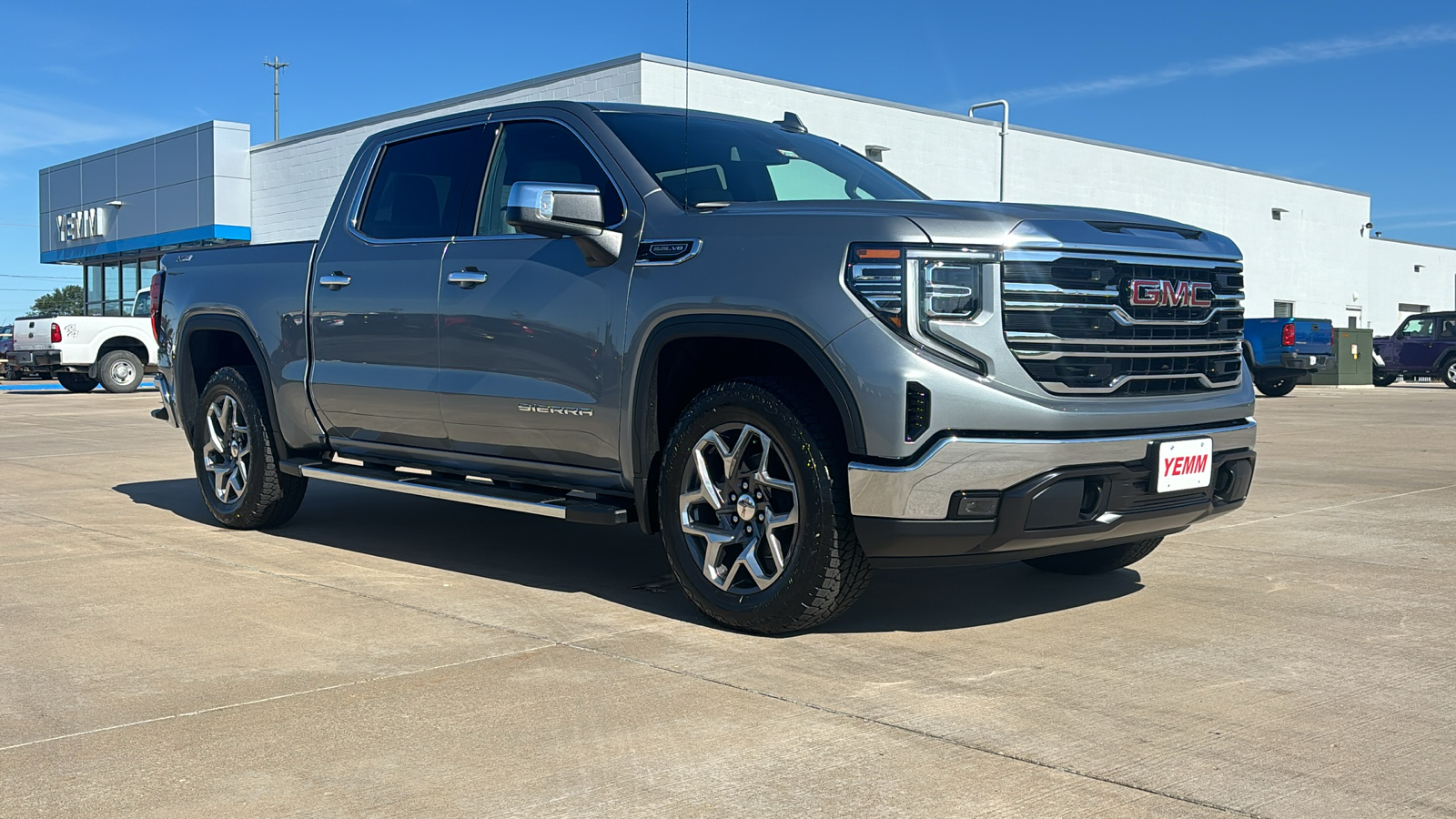 2024 GMC Sierra 1500 SLT 2