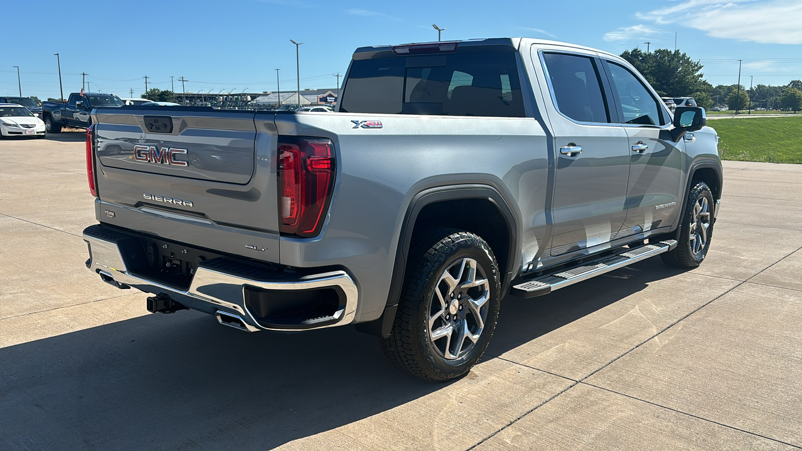 2024 GMC Sierra 1500 SLT 8