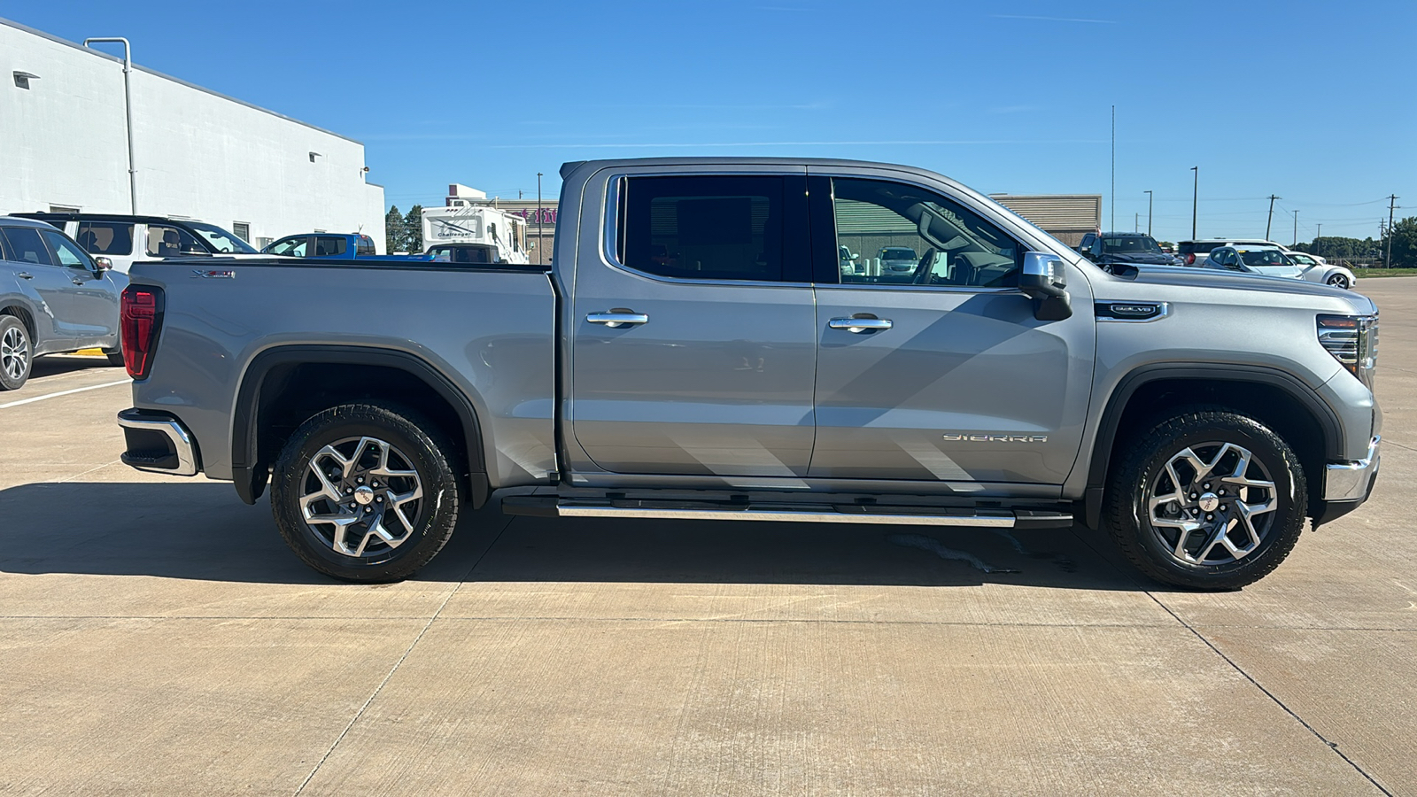 2024 GMC Sierra 1500 SLT 9