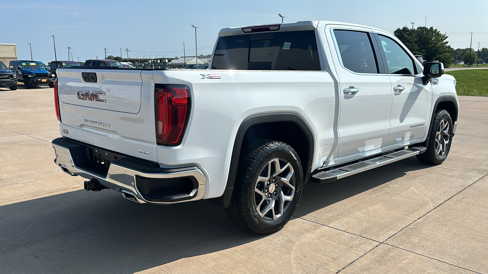 2024 GMC Sierra 1500 SLT 8