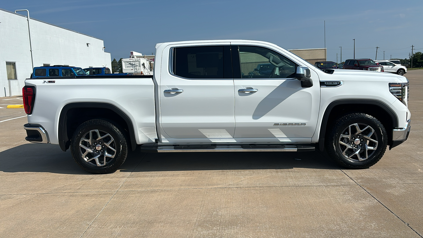 2024 GMC Sierra 1500 SLT 9