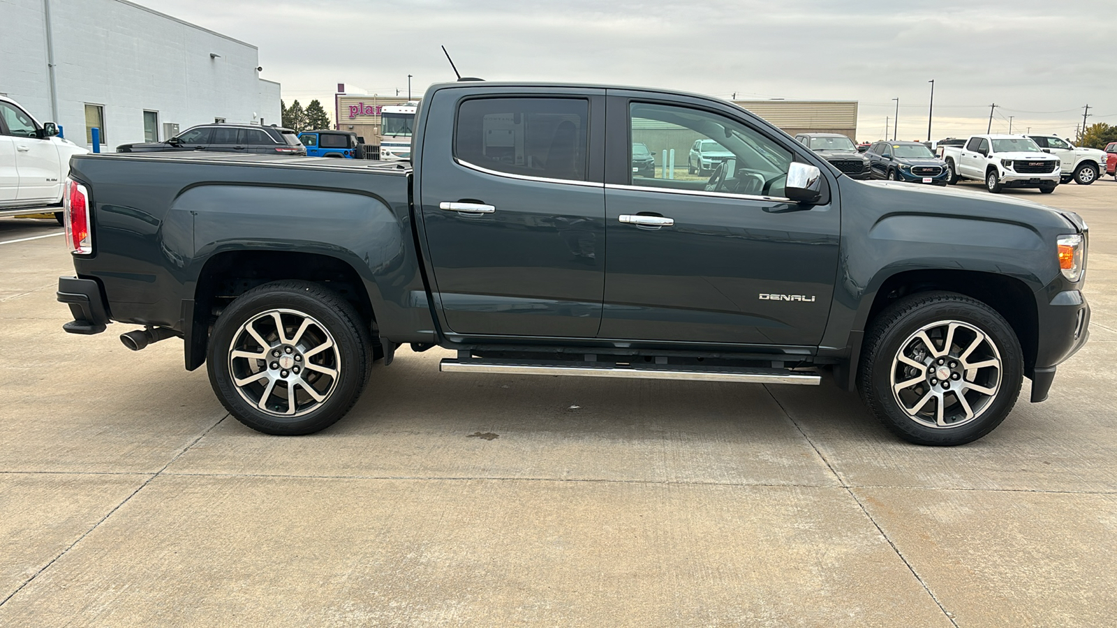 2017 GMC Canyon Denali 9