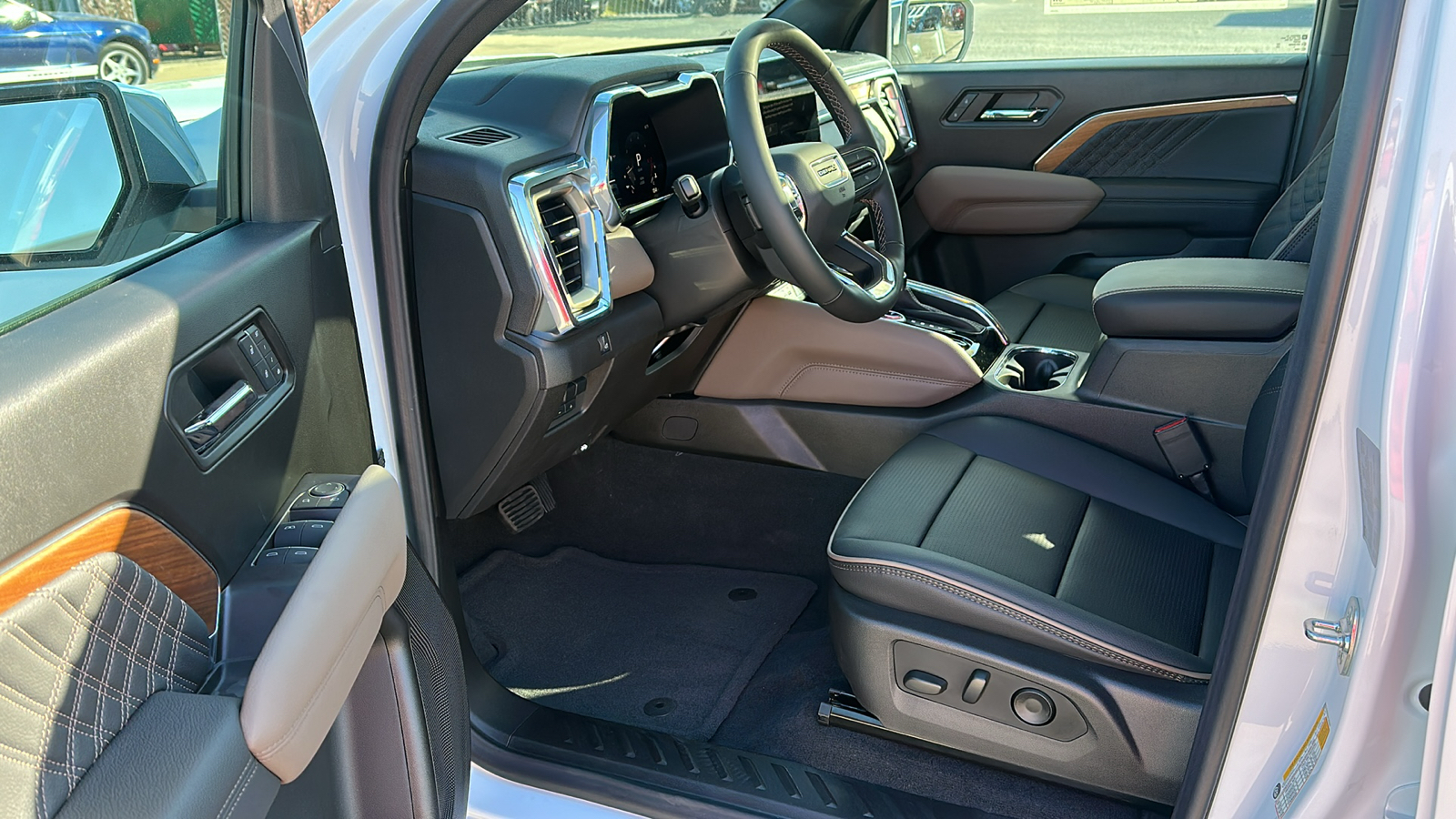 2024 GMC Canyon Denali 12