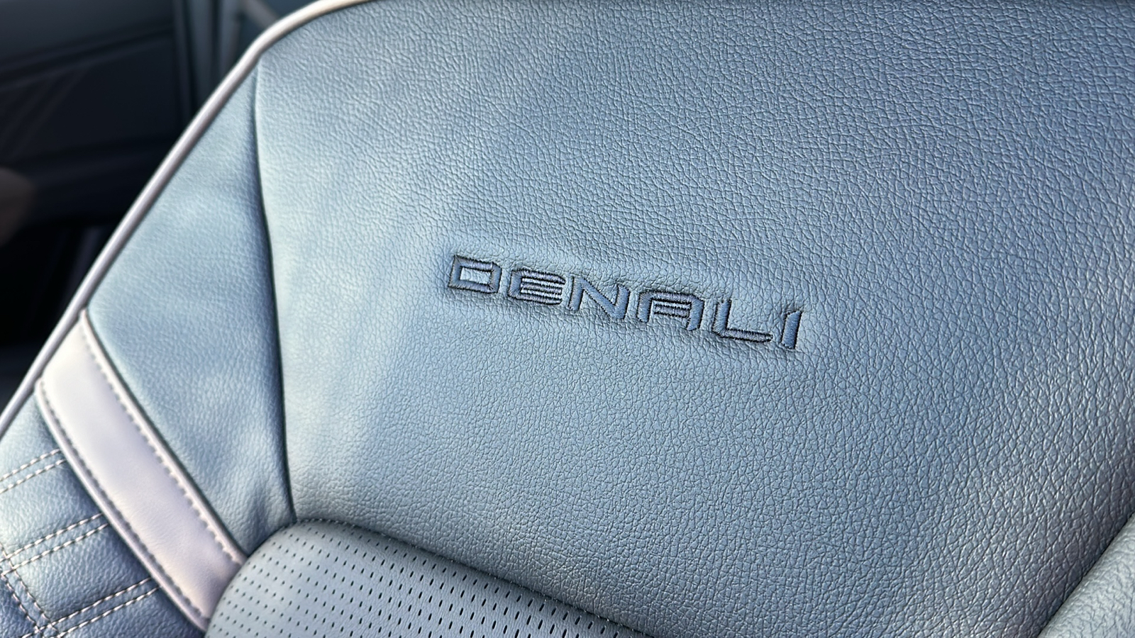 2024 GMC Canyon Denali 19