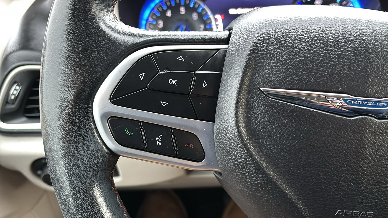 2019 Chrysler Pacifica Touring L 14