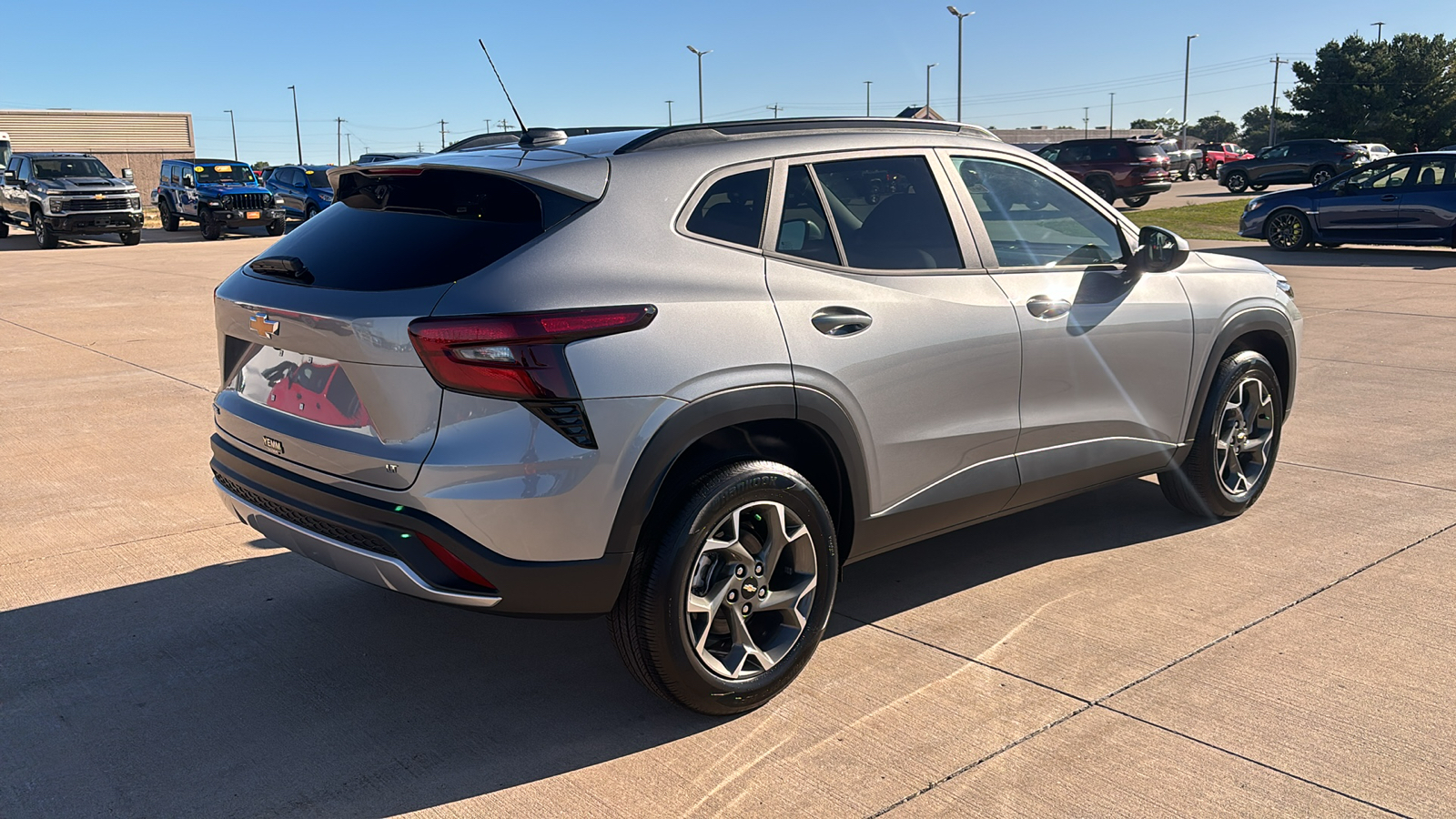 2025 Chevrolet Trax LT 8