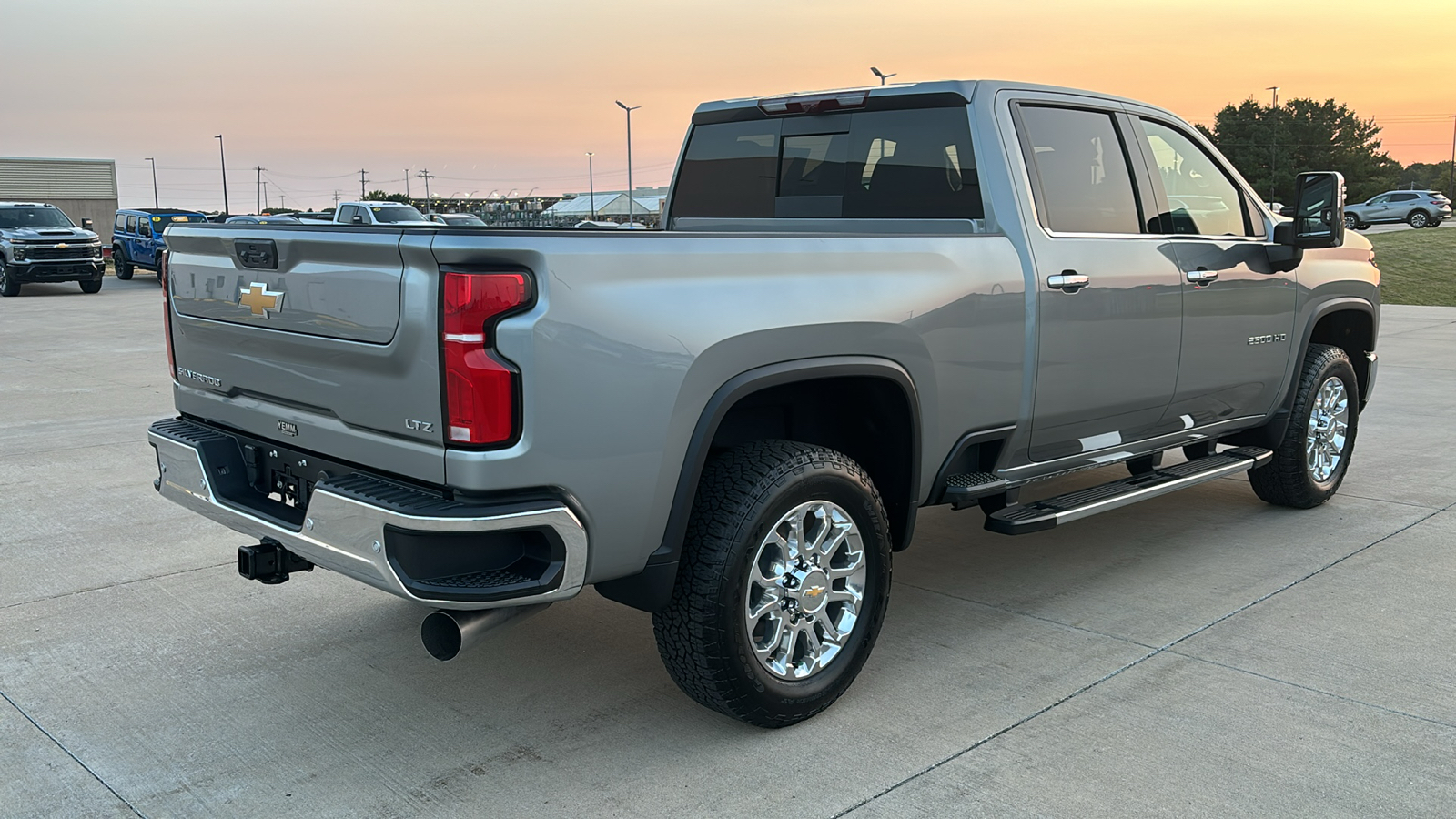 2025 Chevrolet Silverado 2500HD LTZ 8