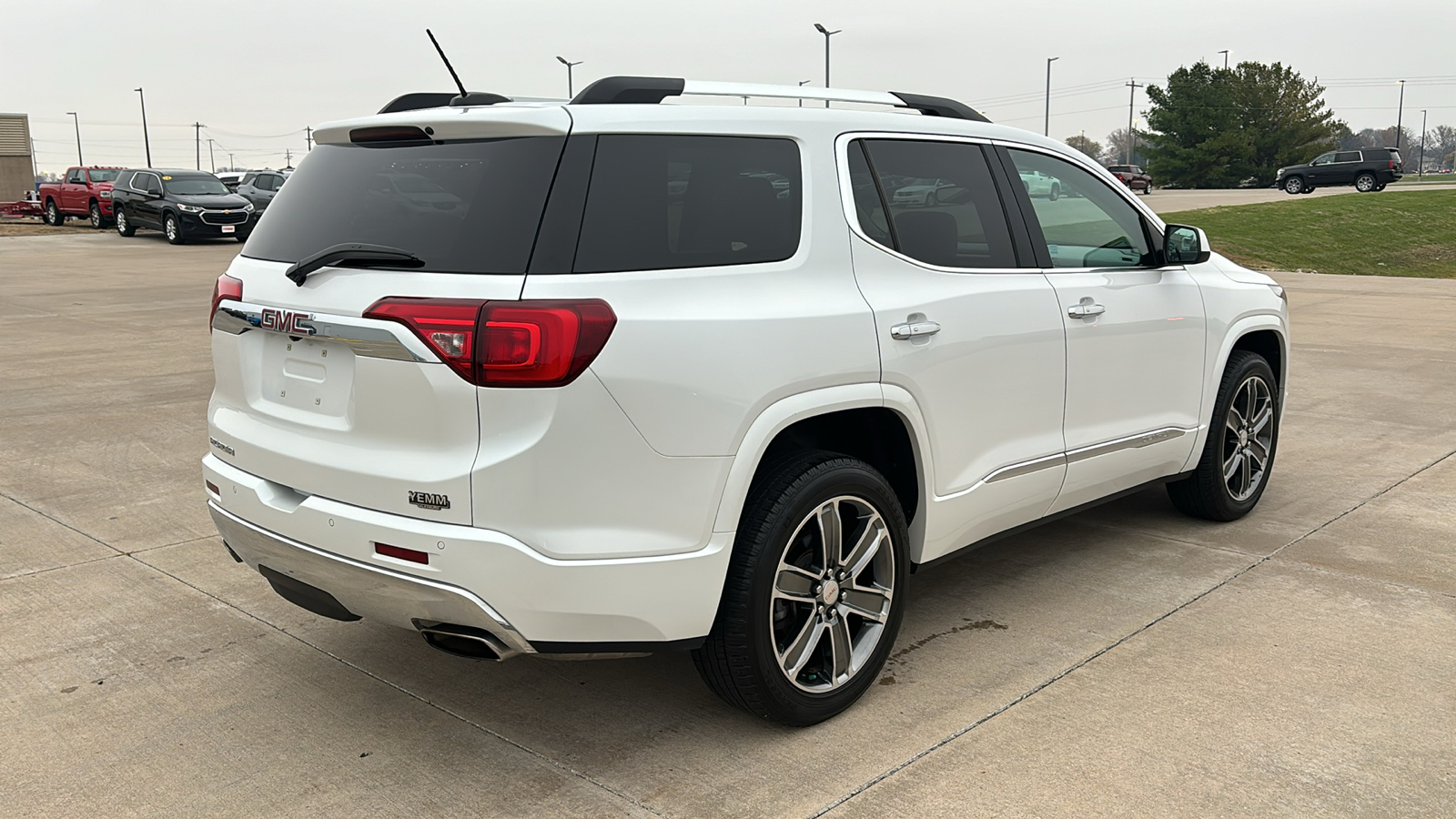 2017 GMC Acadia Denali 8