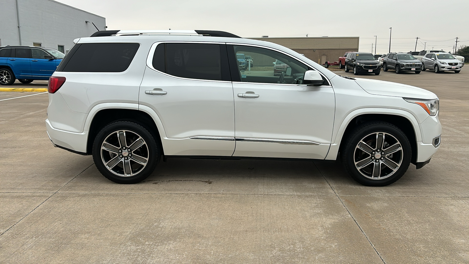 2017 GMC Acadia Denali 9