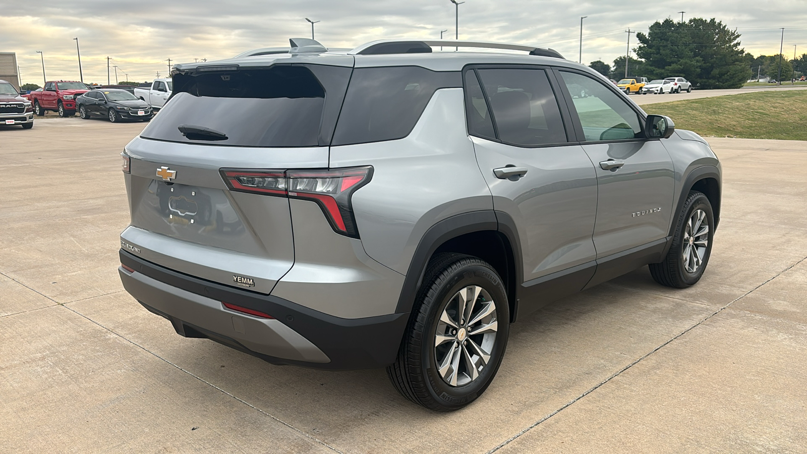 2025 Chevrolet Equinox LT 8