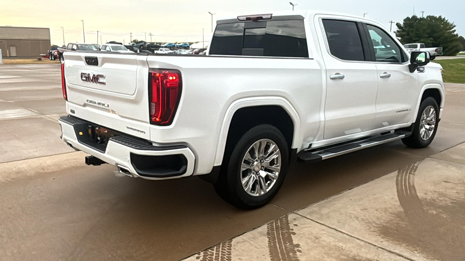 2025 GMC Sierra 1500 Denali 8