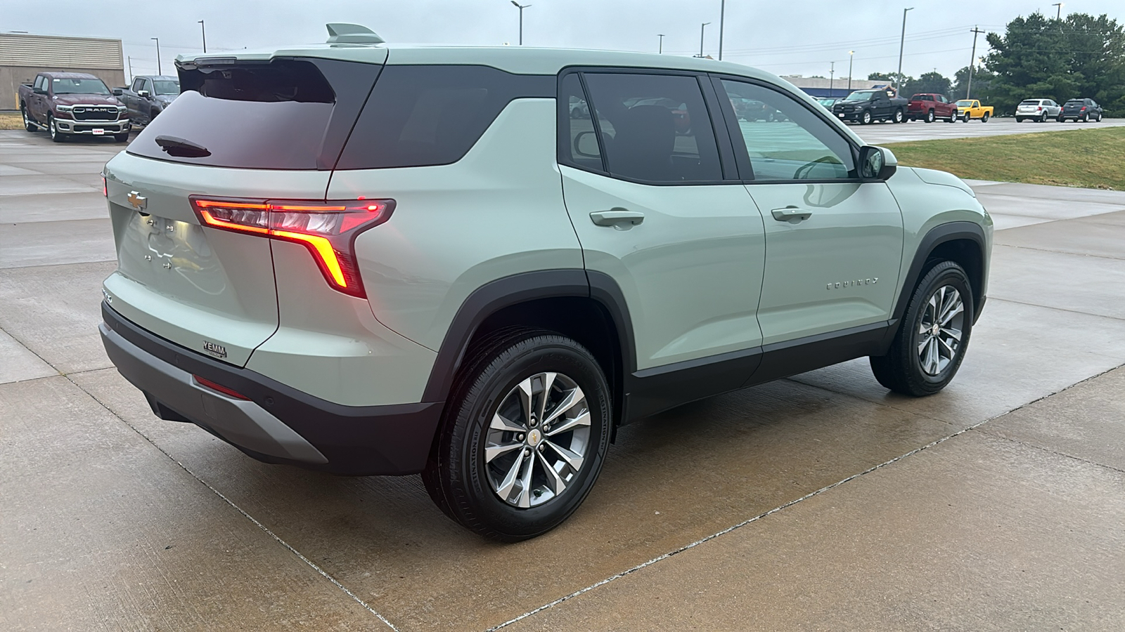 2025 Chevrolet Equinox LT 8