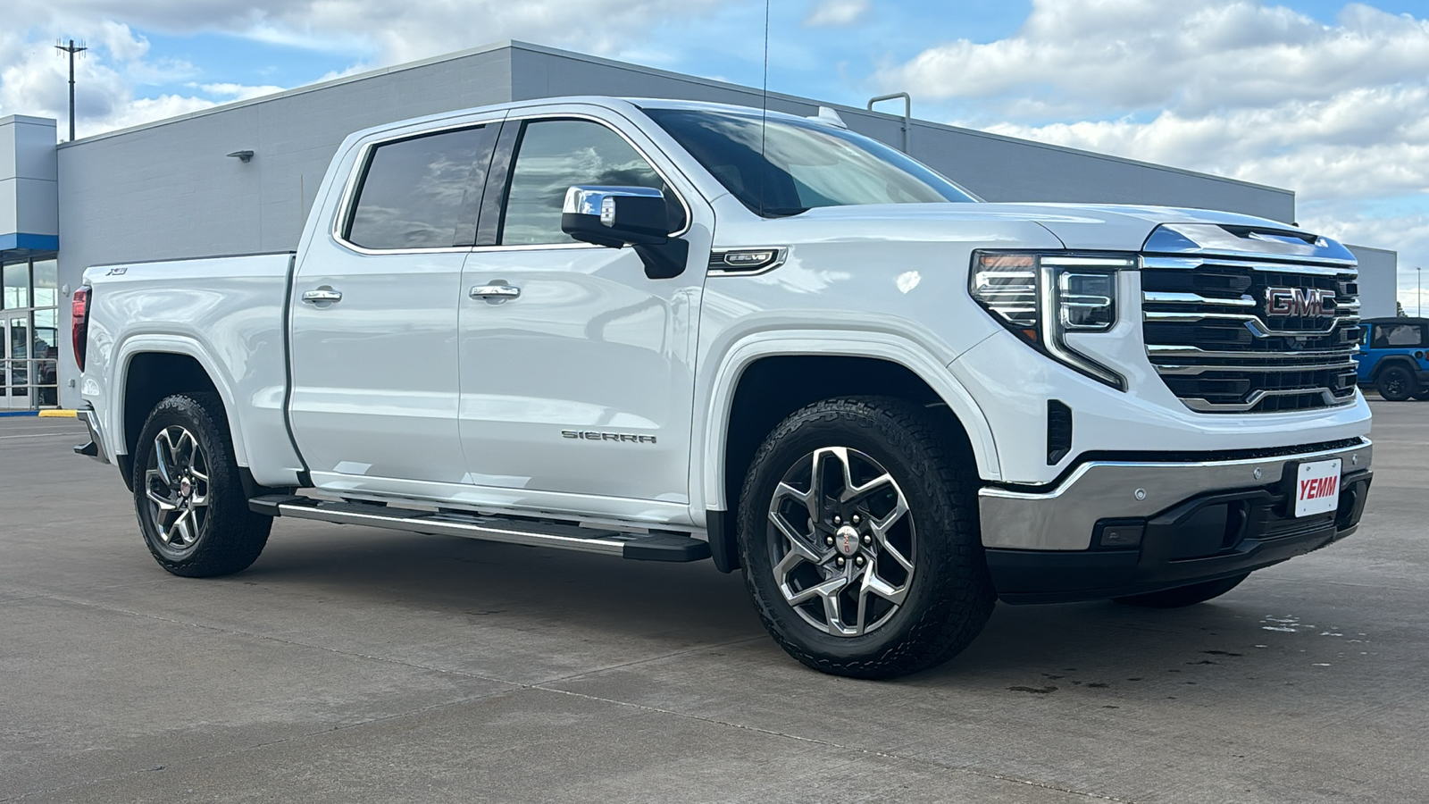 2025 GMC Sierra 1500 SLT 1